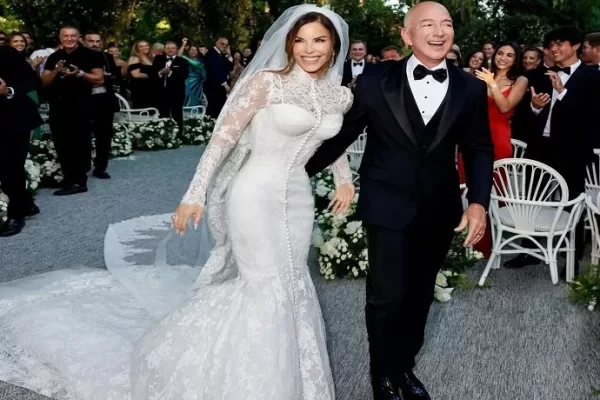 Power Couple United: Jeff Bezos and Lauren Sanchez Are Now Married Jeff Bezos Marries Lauren Sanchez in Intimate Ceremony