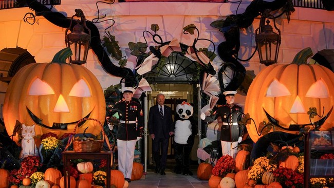 Halloween Traditions at the White House in the United States