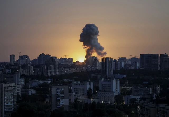 Ukraine and Russia Attack Each Other Amid Trump’s Peace Plan